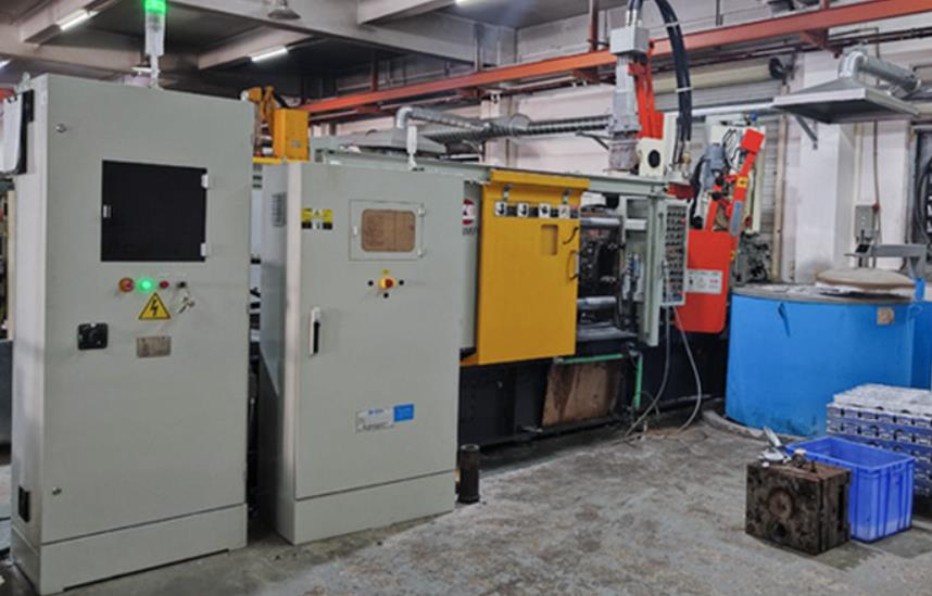 Metal die casting machine